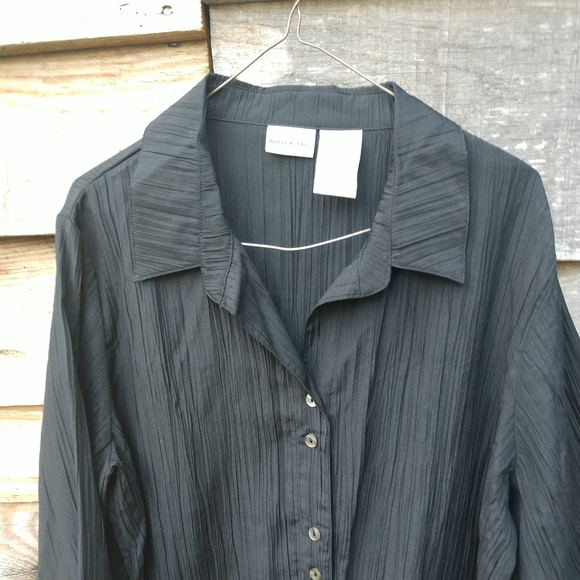 SOLD!!!!  White Stag Women's Blouse Button Front Wavy Fancy Black   XL  (16-18) - Picture 9 of 9